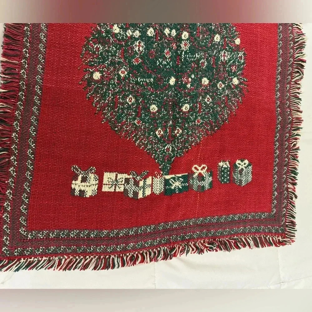 Vintage Christmas Happy Holidays Throw Blanket Tapestry Wall Hanging TableRunner - Picture 8 of 9